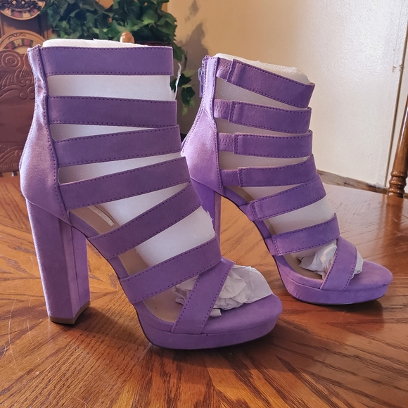 Heels - Picture 2 of 4